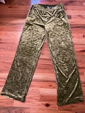 En Saison Olive Velvet Straight Leg Pants
